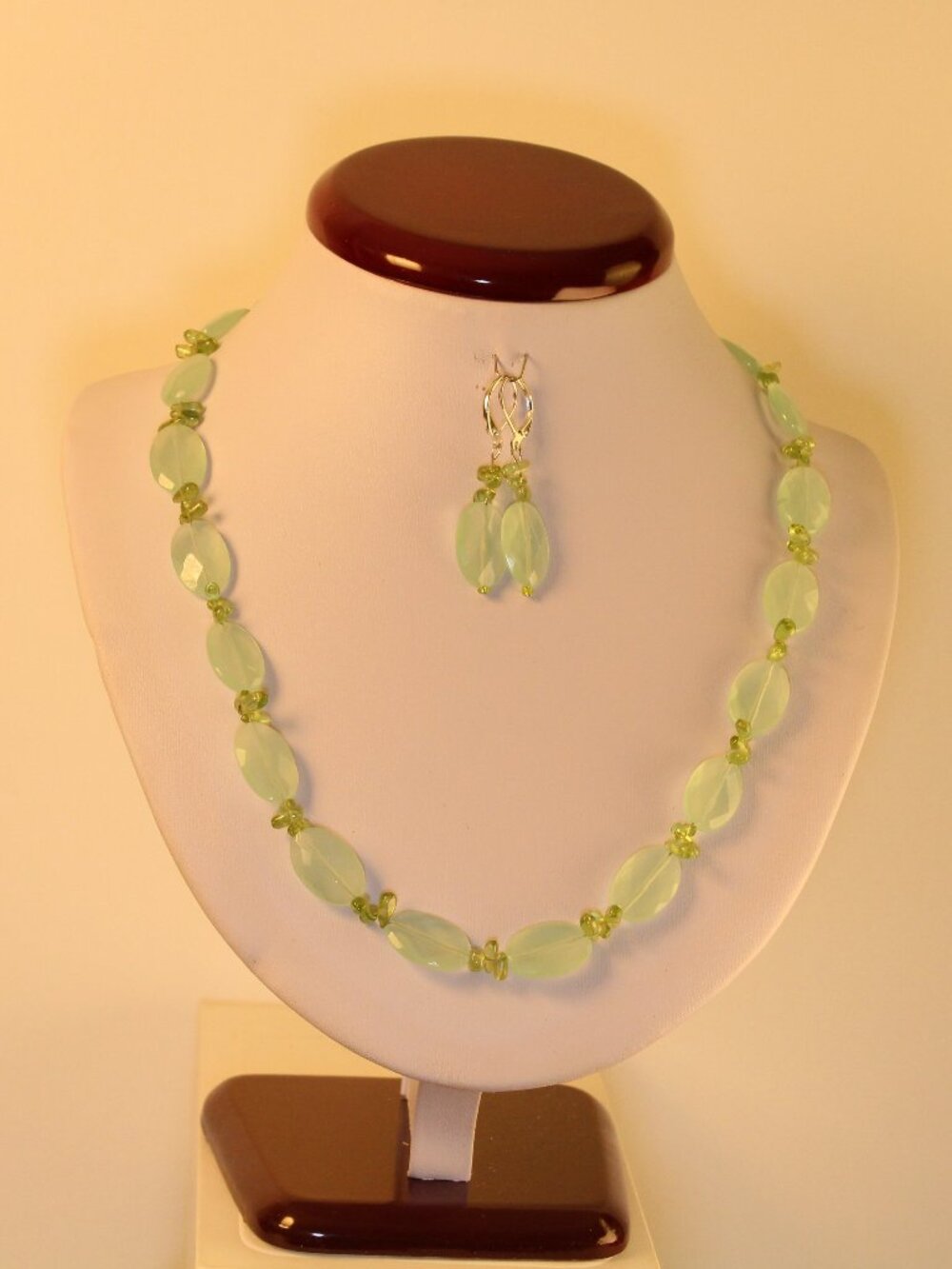 Natural Chalcedony Faceted Oval & Tear Drop Gemston Necklace 18-20 Inches